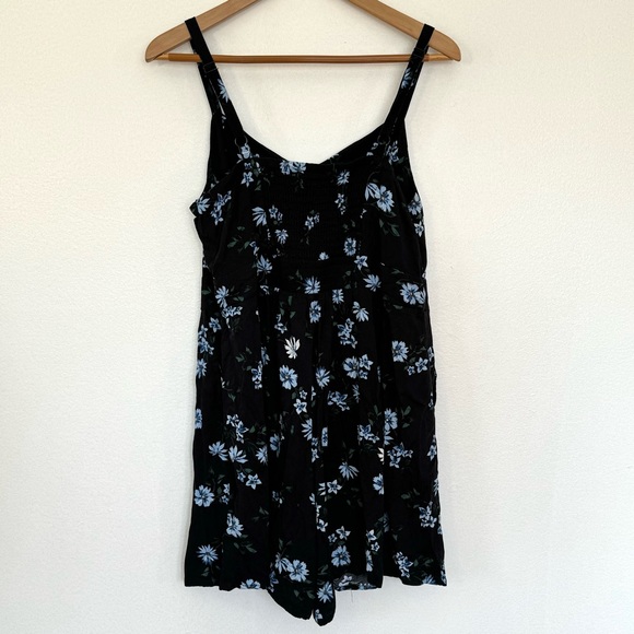 Torrid Challis Floral Spring Summer Black Romper Sz 1 - Picture 9 of 14